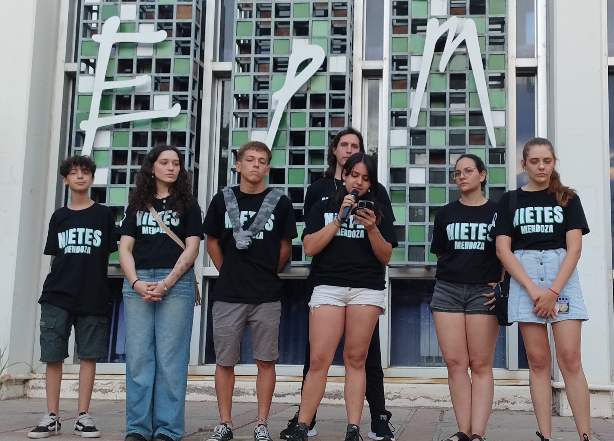 Nietes interviene en Baldosas por la memoria en defensa de la universidad pública